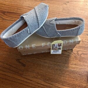 Toms Light Gray Slip-On Casual Shoes- Drizzle Grey Wool/Faux Shearling NWT